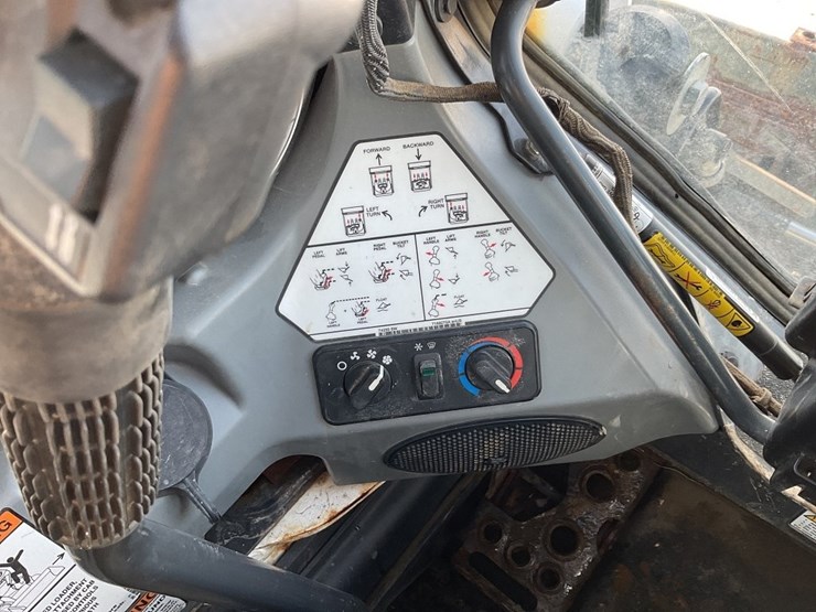 2022-bobcat-t770-image-26