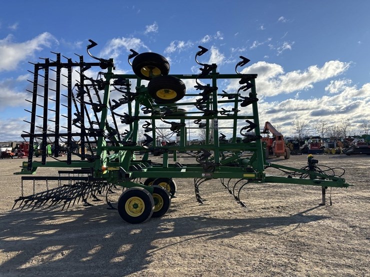 2011-john-deere-2210l-image-6