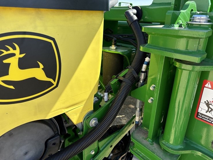 2017-john-deere-1775nt-image-13
