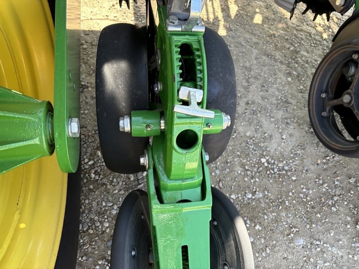 2017-john-deere-1775nt-image-21