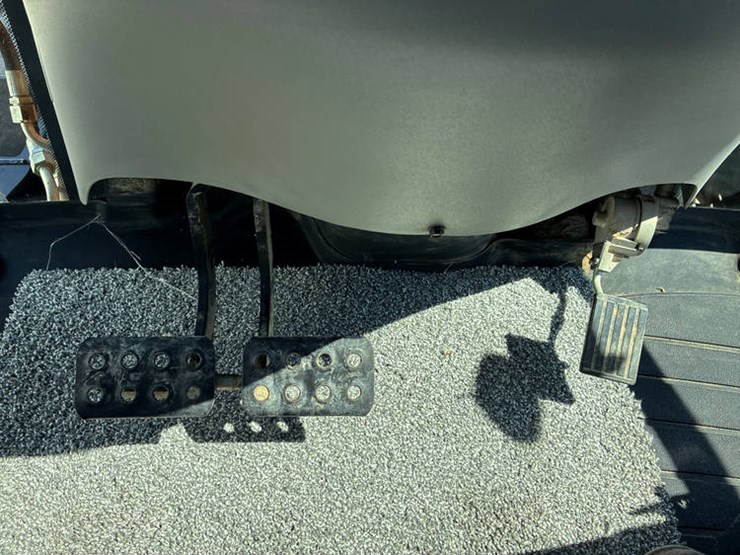 2019-case-580sn-image-80