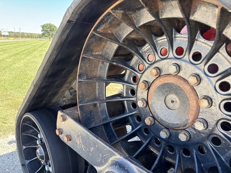 2013-case-ih-600-image-19