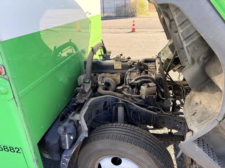 1999-mitsubishi-fuso-box-truck-image-8