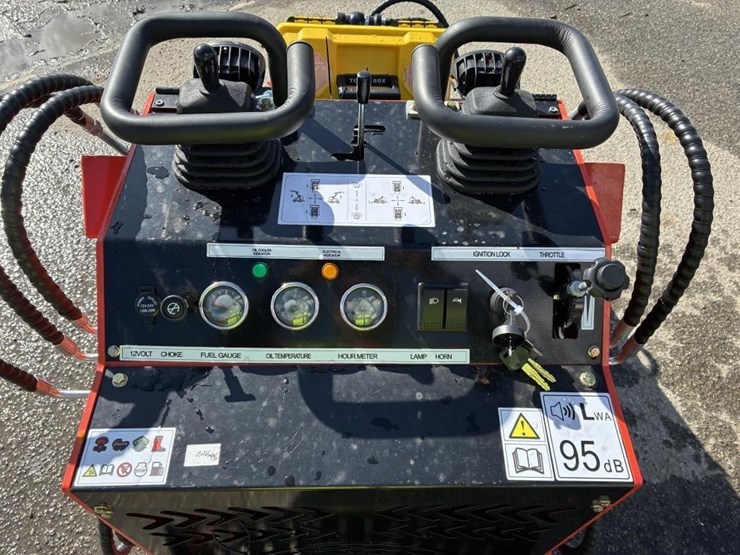 2025-mms-380r-skid-steer-track-loader-image-10