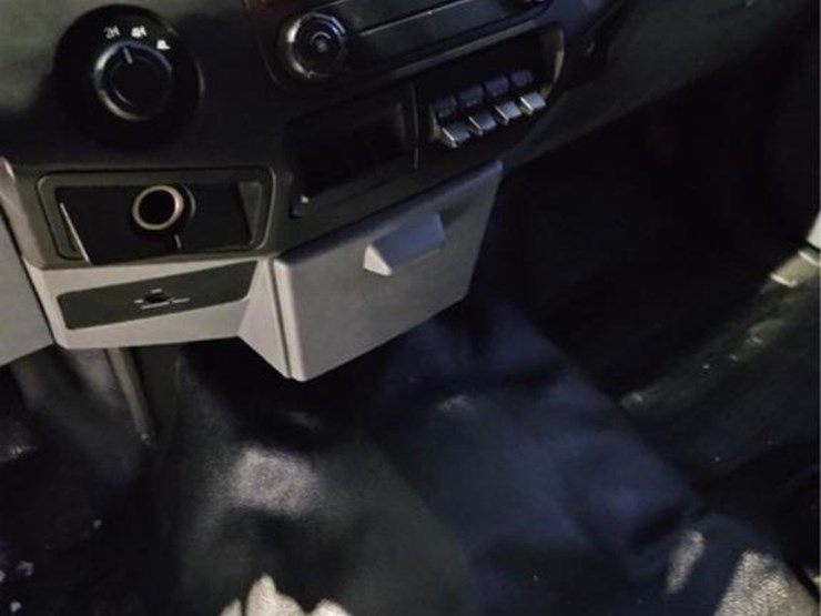 2011-ford-f450-image-17