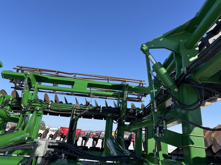 2024-john-deere-2680h-image-44