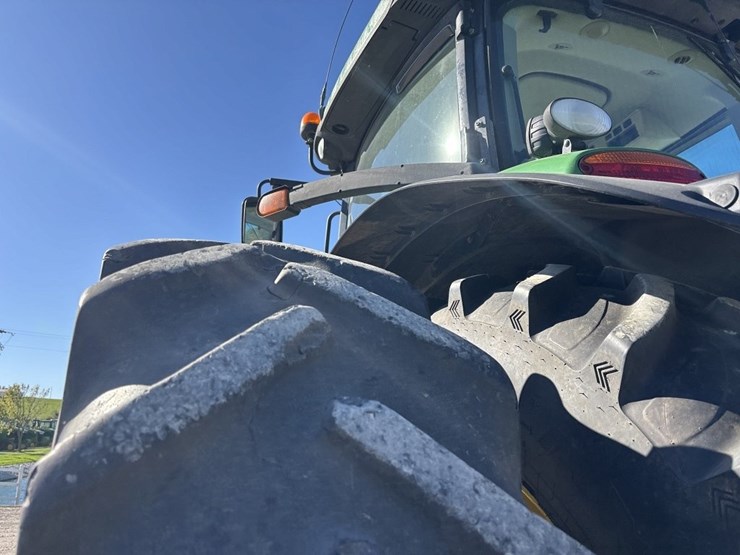 john-deere-8285r-image-31