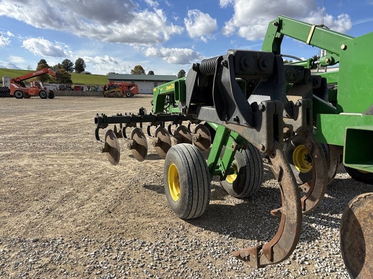 john-deere-2700-image-30