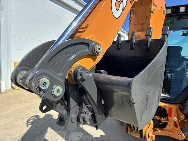 2019-case-580sn-image-44