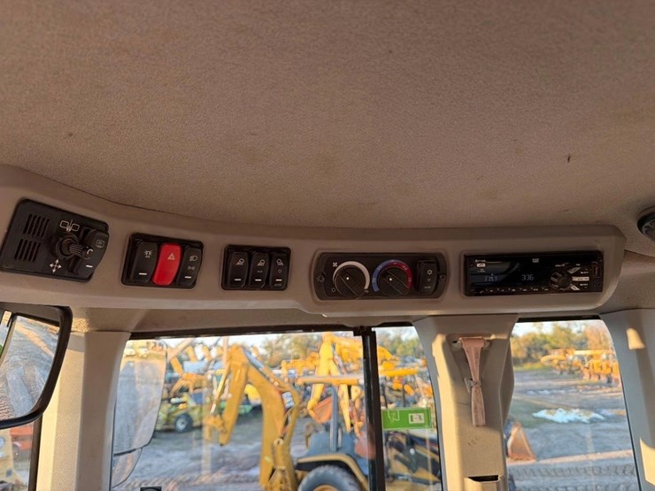 2018-caterpillar-938-image-21