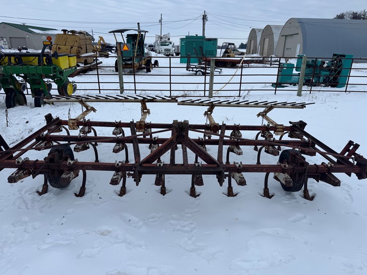 #180-•-international-13ft-3pt-field-cultivator-image-1