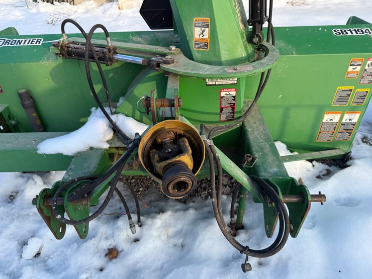 #166-•-2011-3pt-snow-blower-image-5