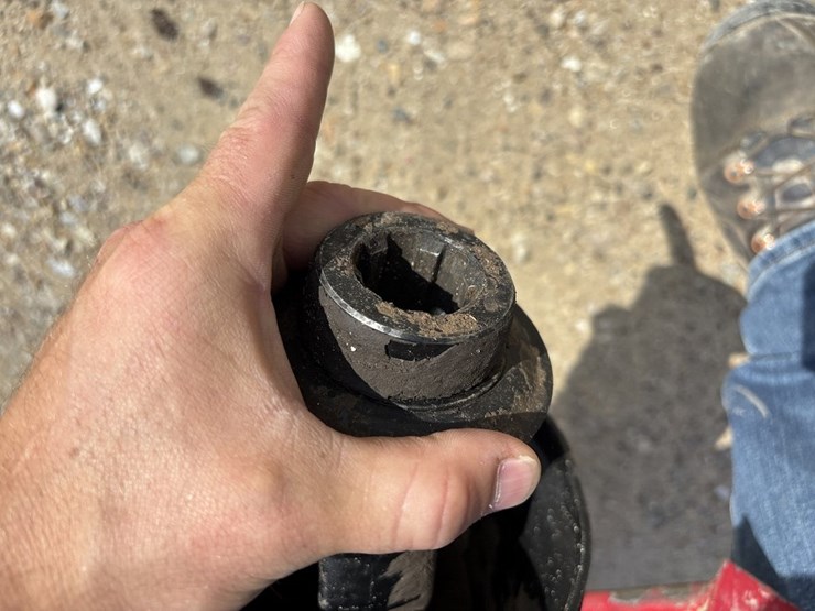 massey-ferguson-3732-image-10