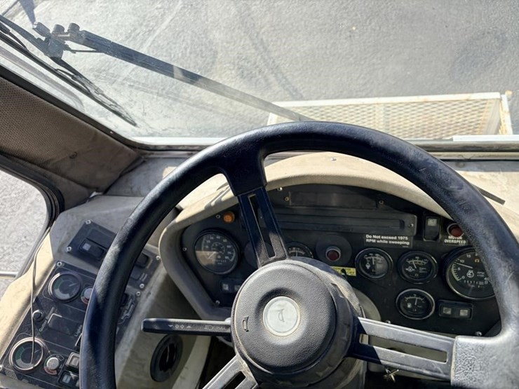 2009-allianz-street-sweeper-image-14