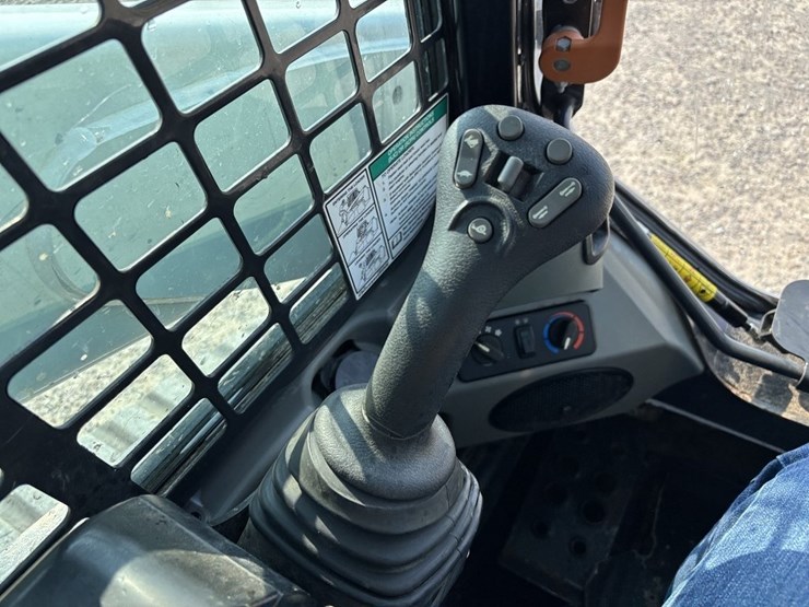 bobcat-t750-image-36