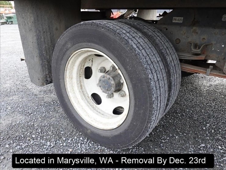 2017-isuzu-nrr-image-25