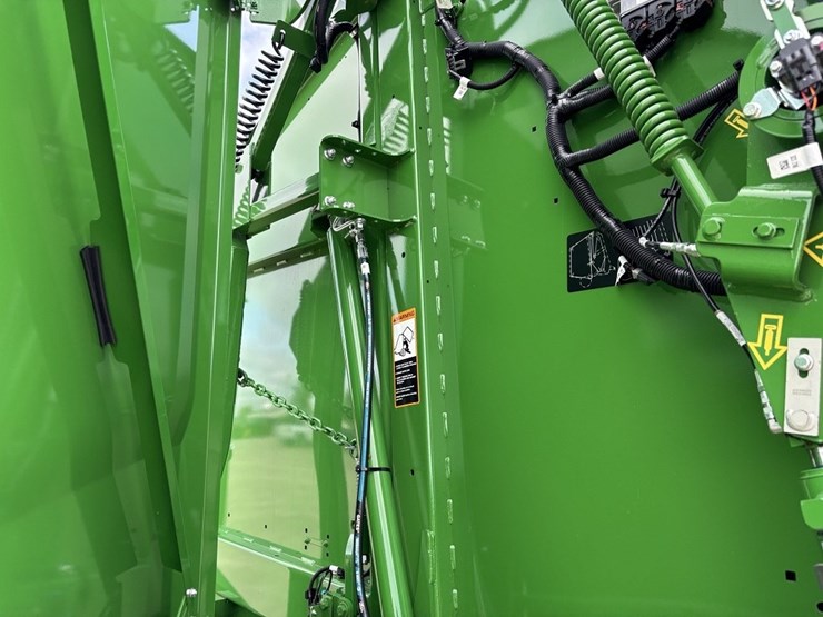 2024-john-deere-561m-image-24