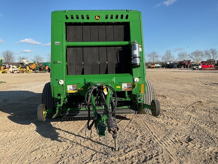 john-deere-560m-image-8