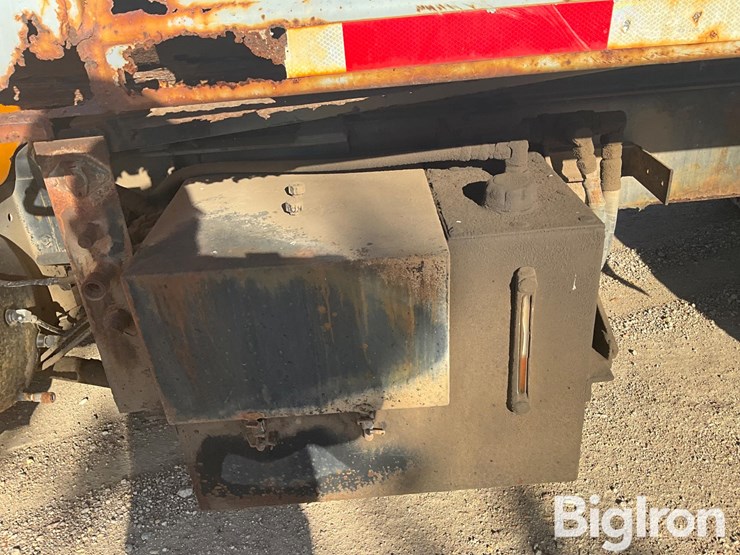 international-4900-image-18