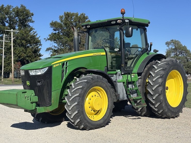 john-deere-8285r-image-1