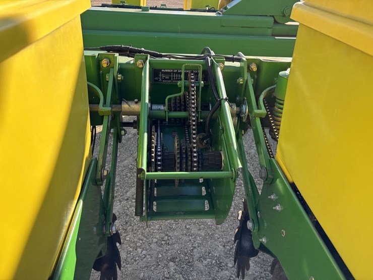 1997-john-deere-1770-image-24