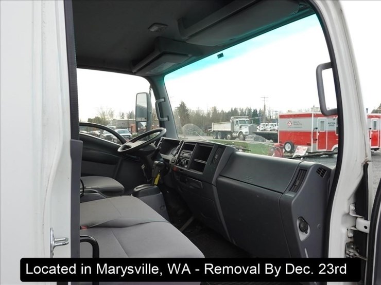 2017-isuzu-nrr-image-8