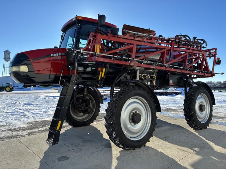 case-ih-patriot-3340-image-11