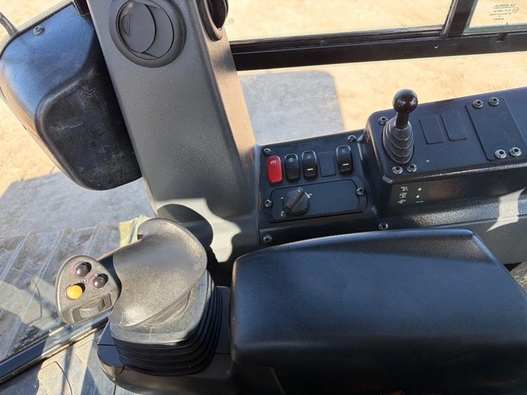 2021-caterpillar-d3-lgp-image-22