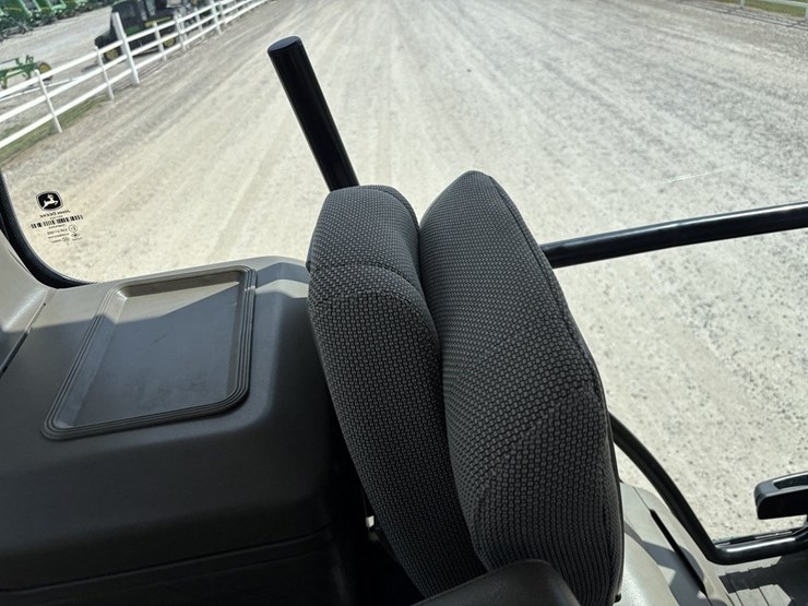 john-deere-8r-250-image-39