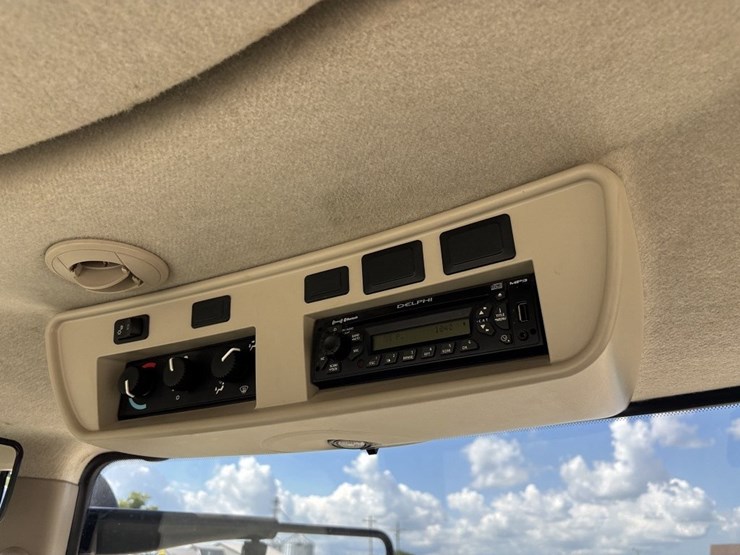 john-deere-7215r-image-42