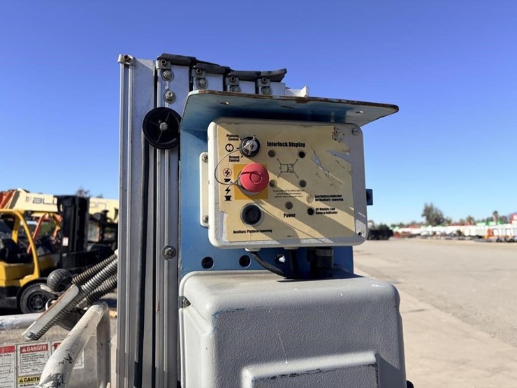 genie-awp-255-vertical-mast-lift-image-6