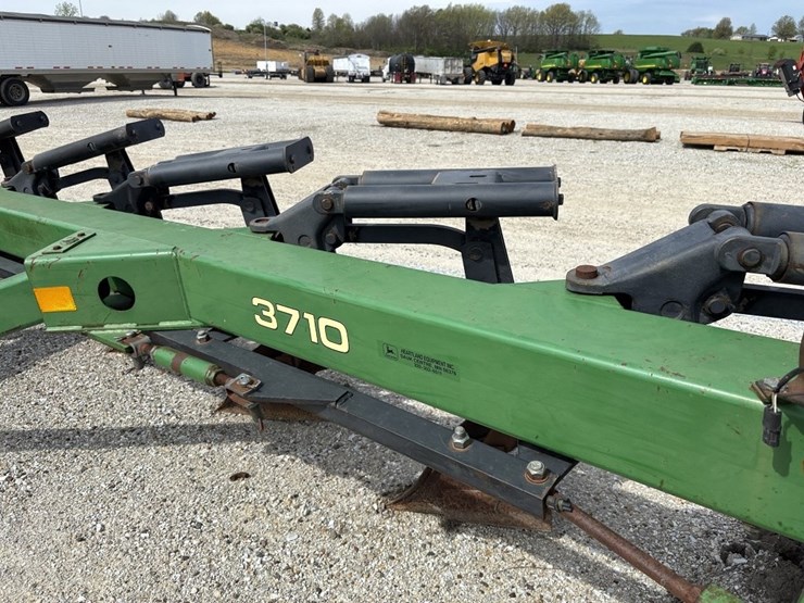john-deere-3710-image-11