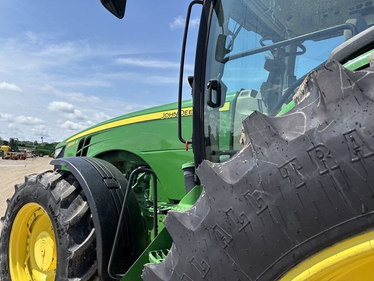 john-deere-8335r-image-32