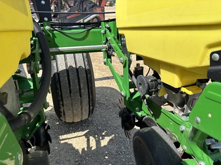 john-deere-1785-image-14