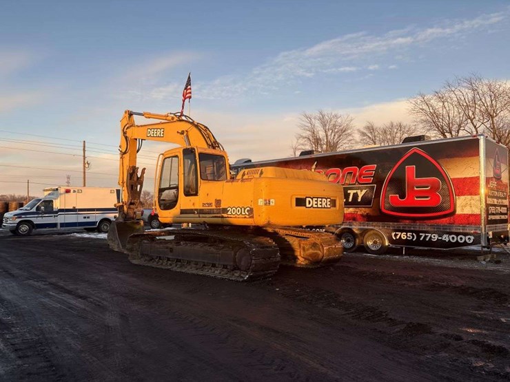 deere-200-lc-image-2