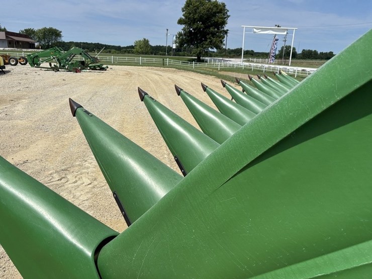 2022-john-deere-c12r-image-27