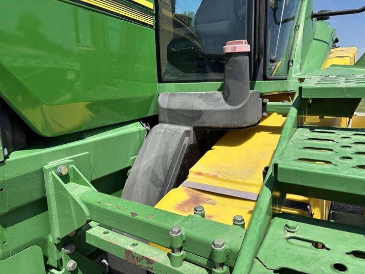 john-deere-8410t-image-47
