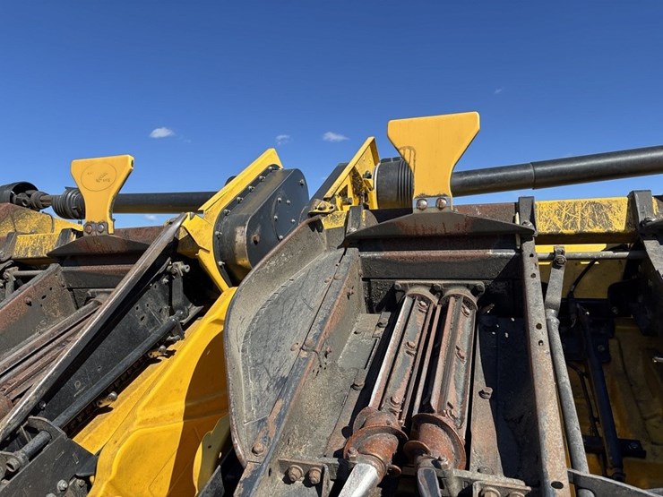 2014-new-holland-9800f-12r30"-corn-head-image-38