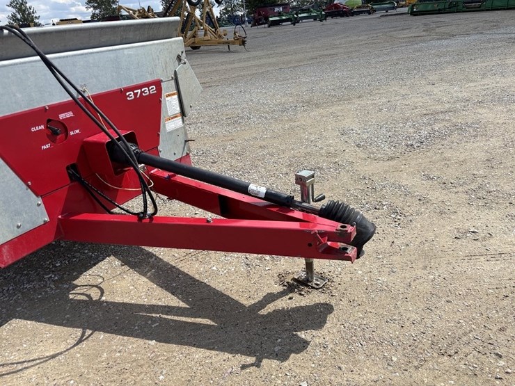 massey-ferguson-3732-image-8