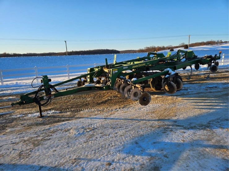 john-deere-2700-image-1