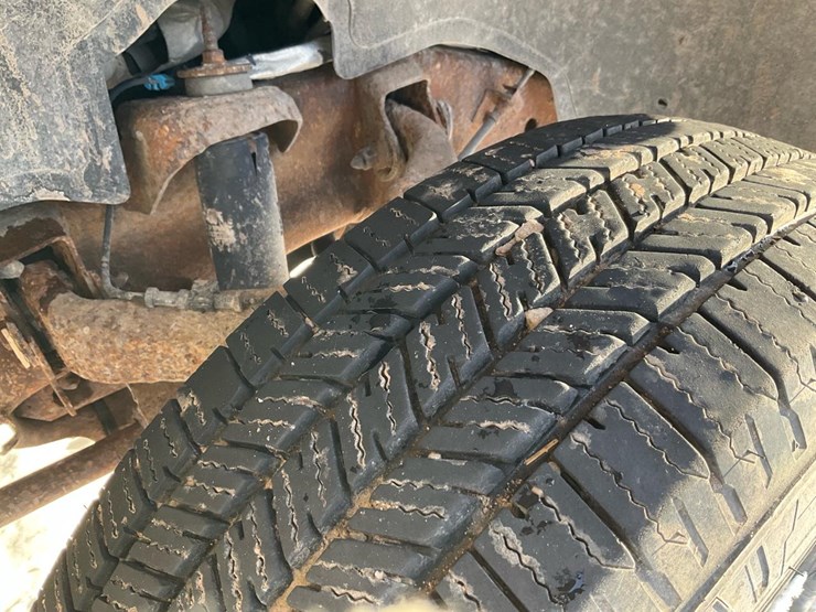 2005-chevrolet-k2500-image-42