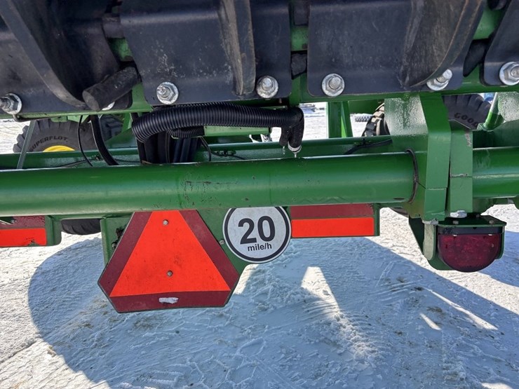 2024-john-deere-2680h-image-28