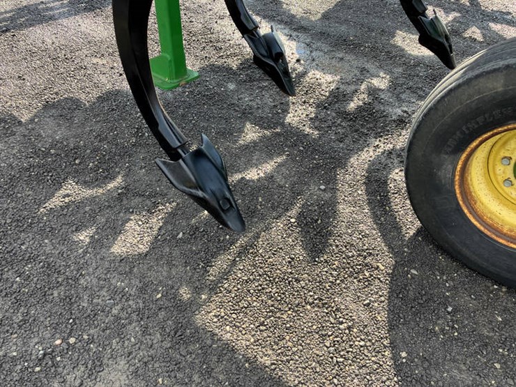 2014-john-deere-2720-image-8