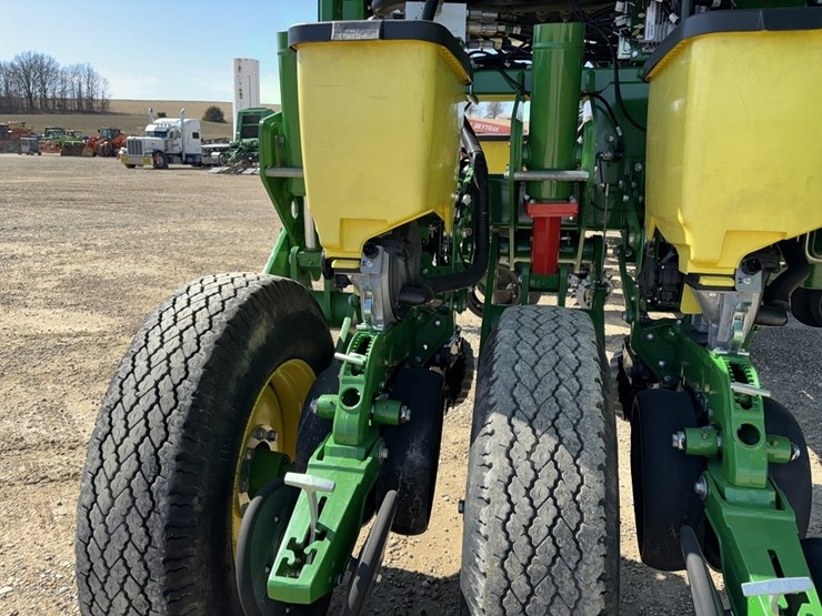 2017-john-deere-1775nt-image-44