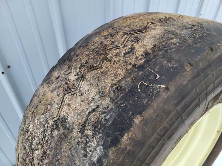 425/65r22.5-tire-w/8-bolt-rim-image-4