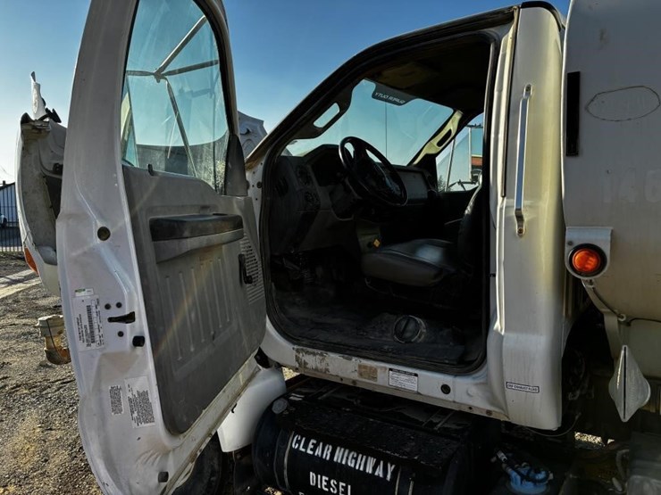 2014-ford-f750-image-11