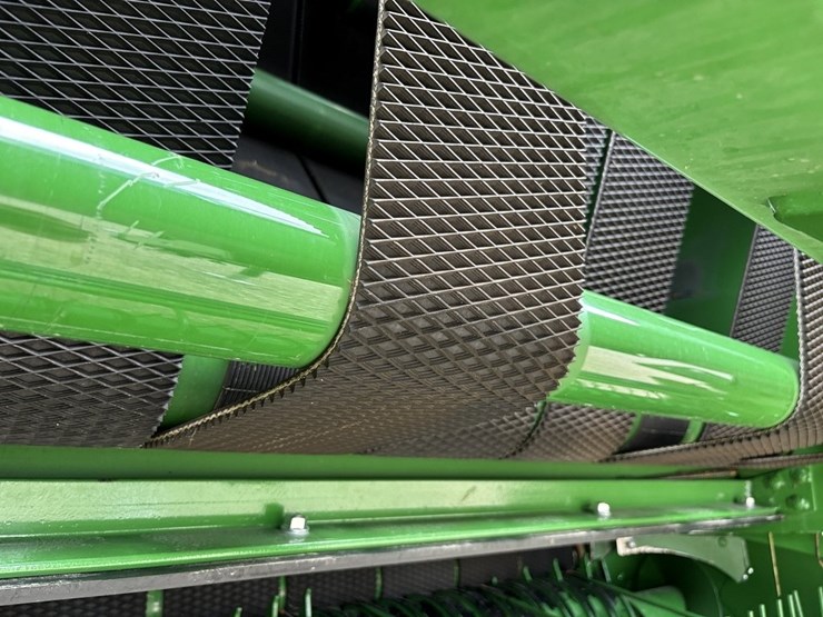 2024-john-deere-561m-image-19