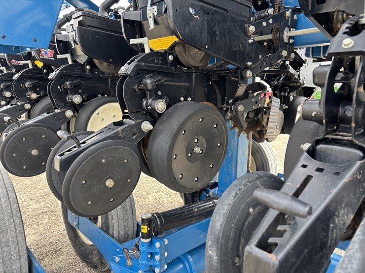 2012-kinze-3660-image-32