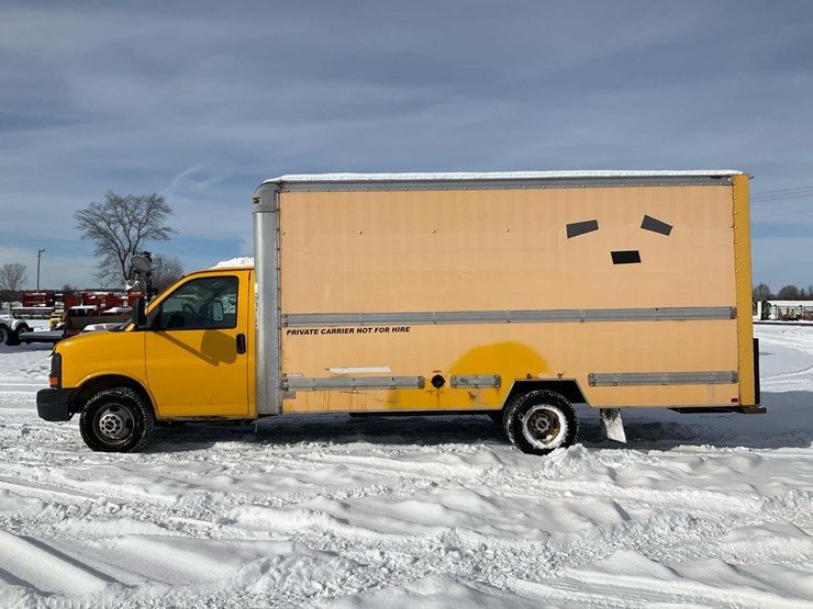 2009-chevrolet-express-3500-image-2