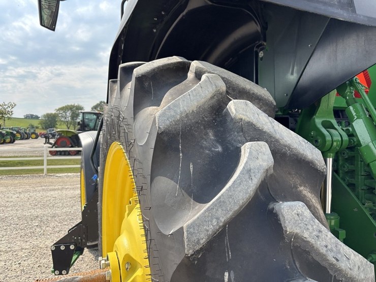 john-deere-8r-250-image-27